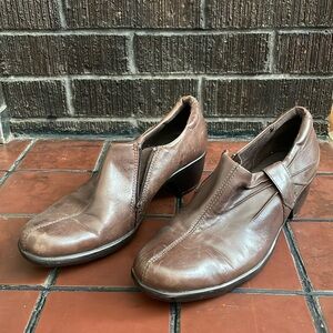 Clarks Women’s Brown Leather Zip Runched Bootie